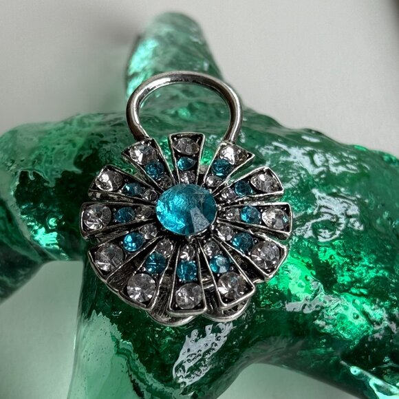 Rhinestone Magnetic Sunglass Eyeglass Badge Holder - Picture 3 of 5